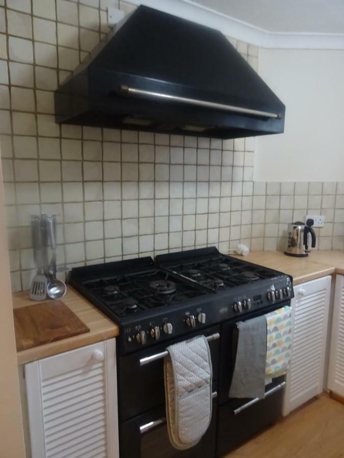 Maidstone Family Homes Upper Road Cottage Bagian luar foto