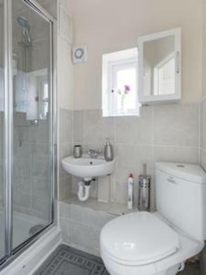 Maidstone Family Homes Upper Road Cottage Bagian luar foto