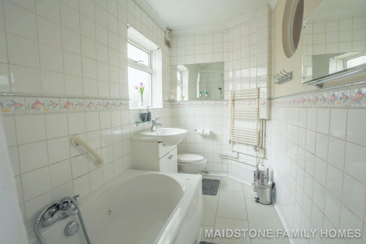 Maidstone Family Homes Upper Road Cottage Bagian luar foto