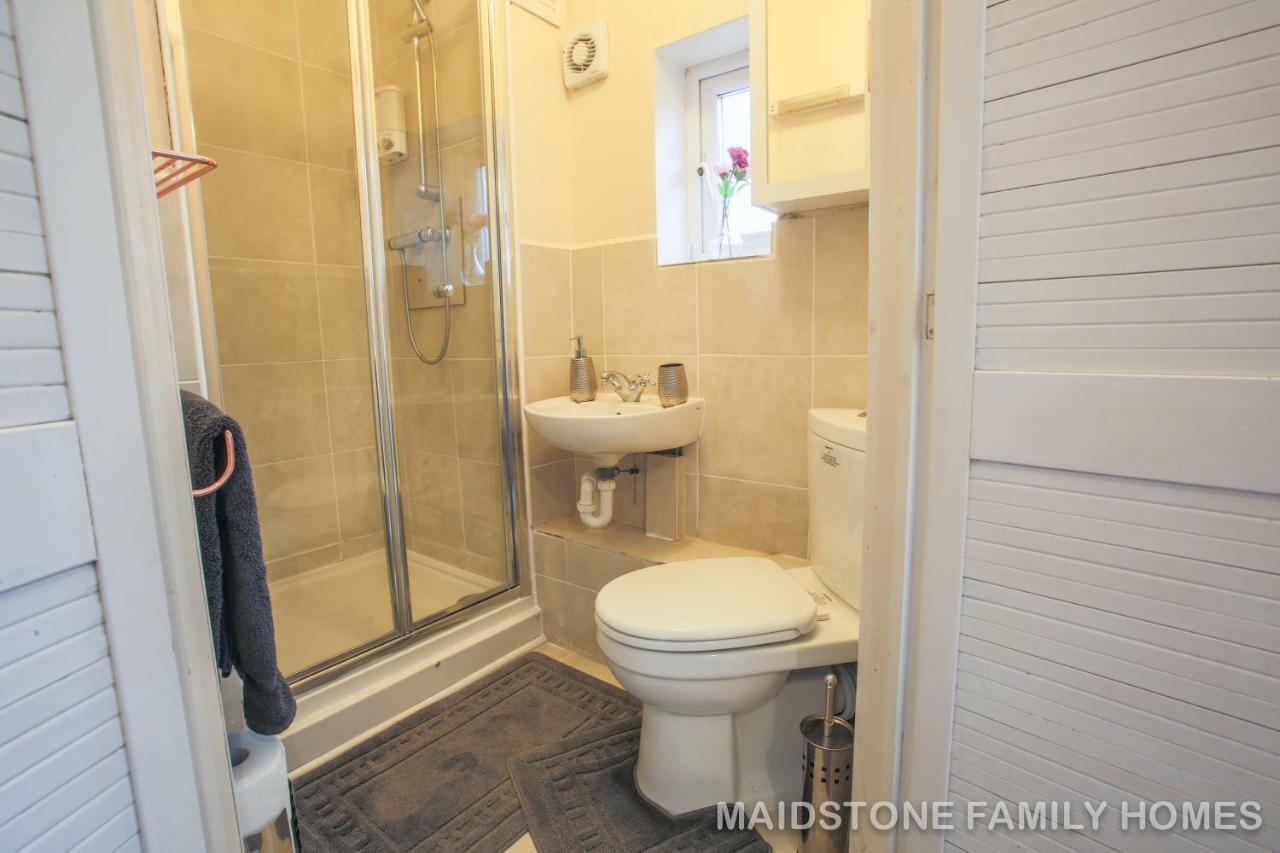 Maidstone Family Homes Upper Road Cottage Bagian luar foto